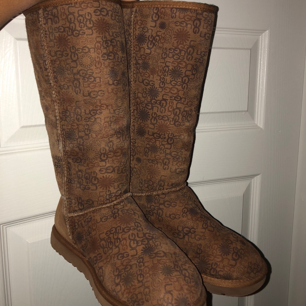 UGG boots size w9.